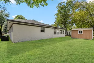 719 E 40th 1/2 St, Houston, TX 77022 - Photo 32