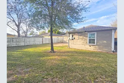 8782 Flossie Mae Street, Houston, TX 77029 - Photo 18