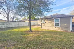 8782 Flossie Mae St, Houston, TX 77029 - Photo 18