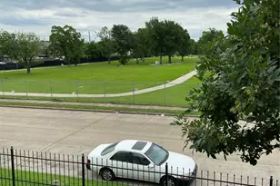 12500 Sandpiper Dr, Houston, TX 77035 - Photo 10