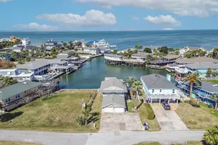 16542 E Bayside Way, Galveston, TX 77554 - Photo 1