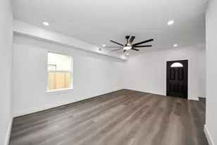 8012 Miley St, Houston, TX 77028 - Photo 8