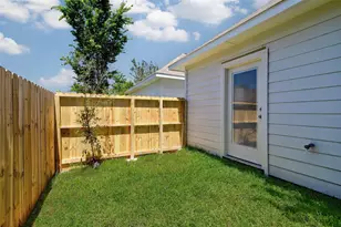 9816 Masterson St, Houston, TX 77029 - Photo 12