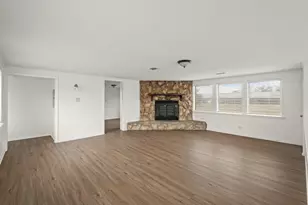 105 W Linney St, Dayton, TX 77535 - Photo 26