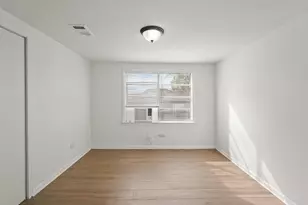 105 W Linney St, Dayton, TX 77535 - Photo 12