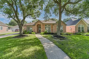 119 Misty Morning, League City, TX 77573 - Photo 2