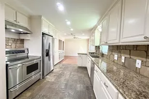 5545 Pagewood Ln, Houston, TX 77056 - Photo 12