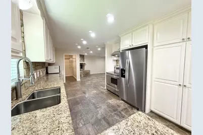 5545 Pagewood Lane, Houston, TX 77056 - Photo 10