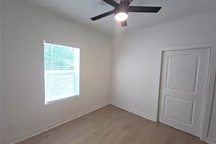 8101 Venus St, Houston, TX 77088 - Photo 16