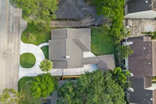 2402 Chimney Rock Rd, Houston, TX 77056 - Photo 36