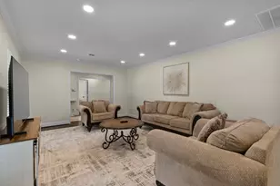 2402 Chimney Rock Rd, Houston, TX 77056 - Photo 10