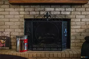 300 Green Ave, Palacios, TX 77465 - Photo 6