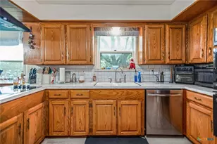 300 Green Ave, Palacios, TX 77465 - Photo 8