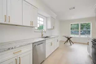 9822 Thorn St, Houston, TX 77078 - Photo 12