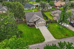 227 Forest Park Dr, West Columbia, TX 77486 - Photo 4