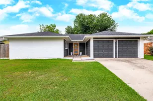 16710 Nina Dr, Friendswood, TX 77546 - Photo 4