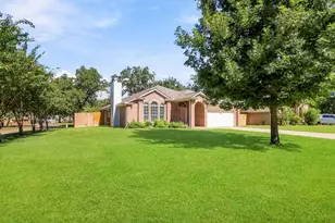 12222 Hawthorne Dr, Montgomery, TX 77356 - Photo 2