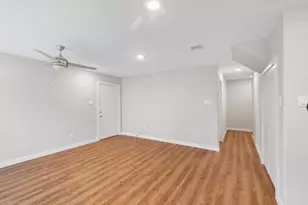 8217 Crestview Dr, Houston, TX 77028 - Photo 12