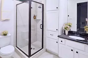 939 Queen Annes Rd, Houston, TX 77024 - Photo 10