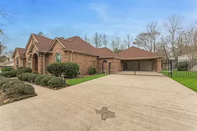2313 Carriage Run E, Conroe, TX 77384 - Photo 2