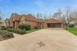 2313 Carriage Run E, Conroe, TX 77384 - Photo 2