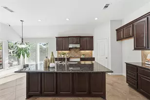 13812 Lakewater Dr, Pearland, TX 77584 - Photo 8