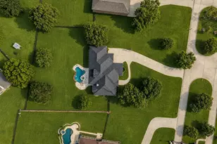 226 Houston Point Dr, Beach City, TX 77523 - Photo 2