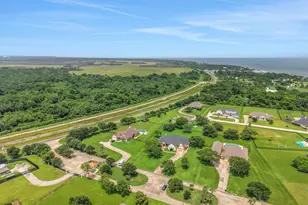 226 Houston Point Dr, Beach City, TX 77523 - Photo 36