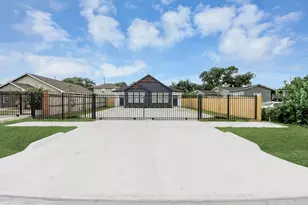 221 Armstrong St, Houston, TX 77029 - Photo 2