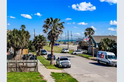3624 Avenue S 1/2, Galveston, TX 77550 - Photo 2