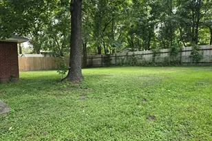 105 Laurie Ln, Willis, TX 77378 - Photo 2