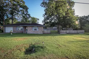 350 W Smith St, Sour Lake, TX 77659 - Photo 2
