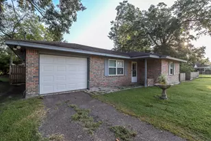 350 W Smith St, Sour Lake, TX 77659 - Photo 4