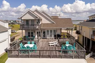 925 Tiki Dr, Tiki Island, TX 77554 - Photo 1