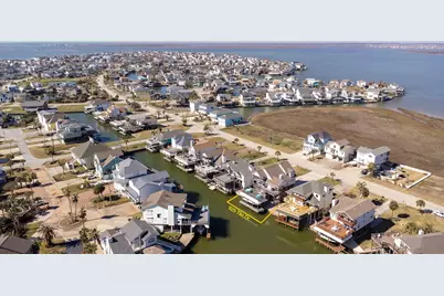 925 Tiki Drive, Tiki Island, TX 77554 - Photo 40