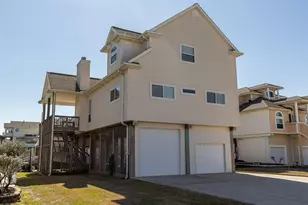 925 Tiki Dr, Tiki Island, TX 77554 - Photo 2