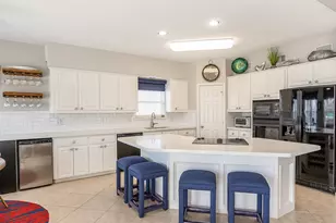 925 Tiki Dr, Tiki Island, TX 77554 - Photo 6