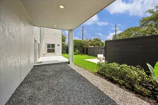 7702 Jacquelyn Oaks Rd, Houston, TX 77055 - Photo 2