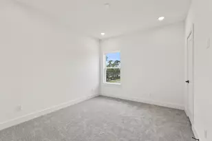 241 Rebecca St, Houston, TX 77022 - Photo 18