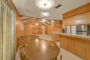 705 Darlene Ln, Wallis, TX 77485 - Photo 8
