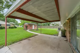 705 Darlene Ln, Wallis, TX 77485 - Photo 18
