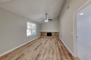38 Still Corner Pl, The Woodlands, TX 77381 - Photo 4