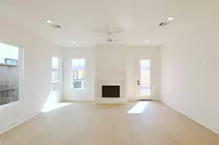 136 E 37th St, Houston, TX 77018 - Photo 14