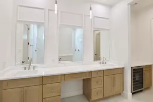 136 E 37th St, Houston, TX 77018 - Photo 16