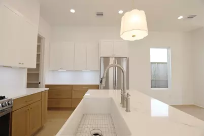 136 E 37th Street, Houston, TX 77018 - Photo 8