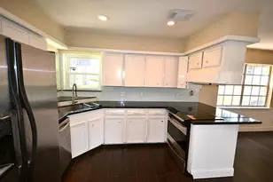 11211 Ash Creek Dr, Houston, TX 77043 - Photo 8