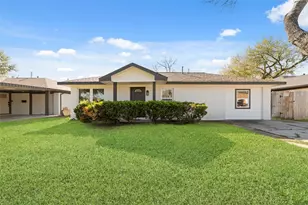 714 E 43rd St, Houston, TX 77022 - Photo 1