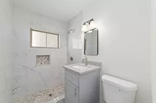 714 E 43rd St, Houston, TX 77022 - Photo 8