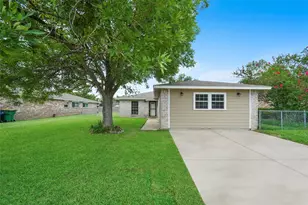 205 Bert St, Angleton, TX 77515 - Photo 2