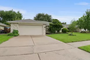 10315 Hollow Canyon Ct, Sugar Land, TX 77498 - Photo 1